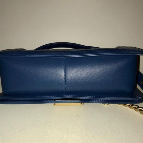 Chanel Blue Lambskin Quilted Cross Body Bag - Picture 4 of 8